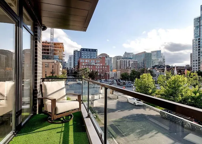 Stunning Condo #2 - Downtown River North