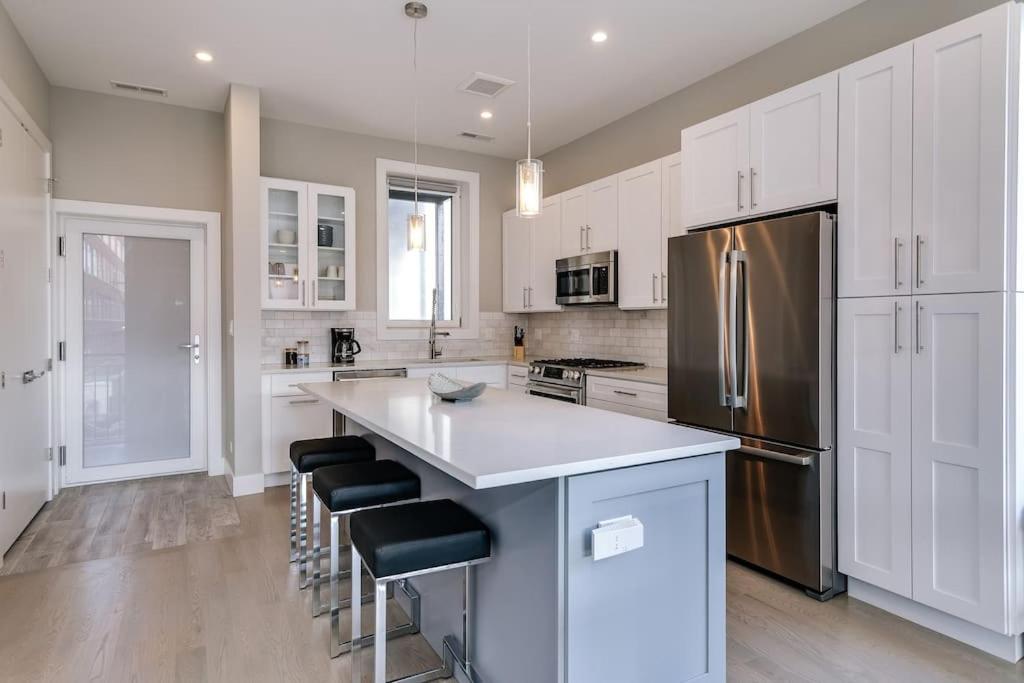 Stunning #2 - Downtown River North Holiday home